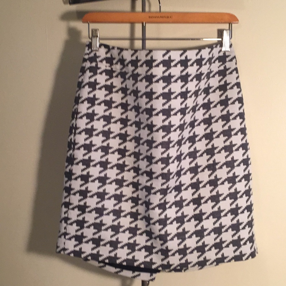 Banana Republic Houndstooth Pencil Skirt - Picture 3 of 8